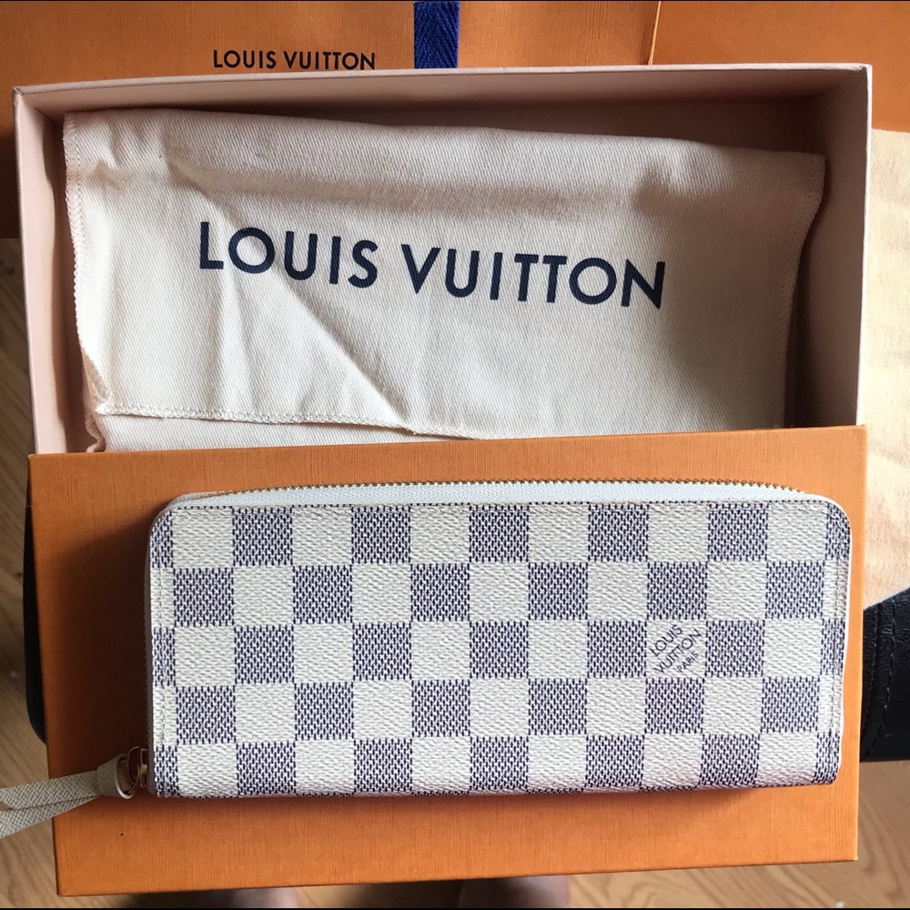 Damier Azur Zippy wallet